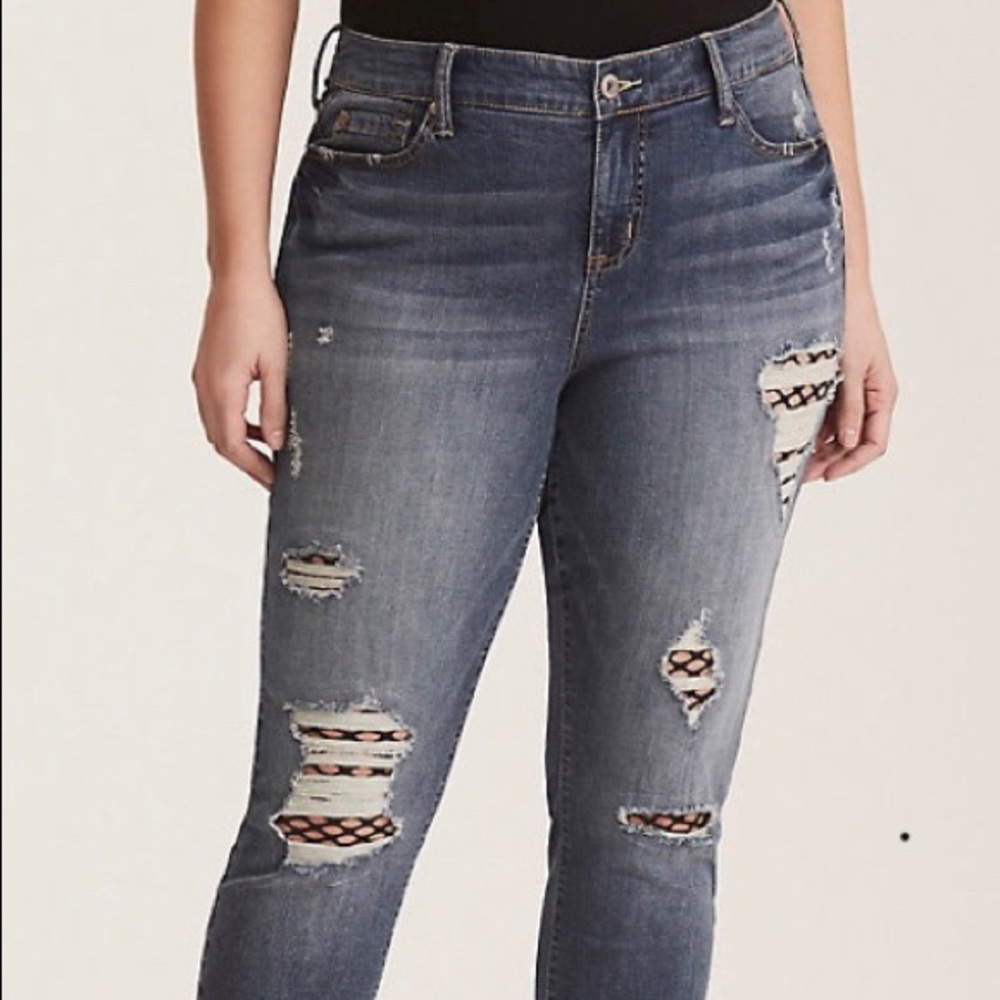 Torrid Size 10 Distressed Girlfriend Crop Jeans.